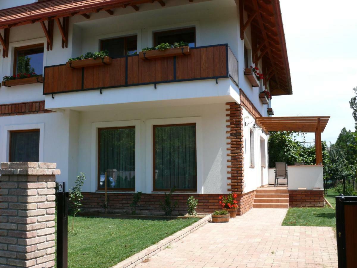 Sara Apartman Хевиз Экстерьер фото